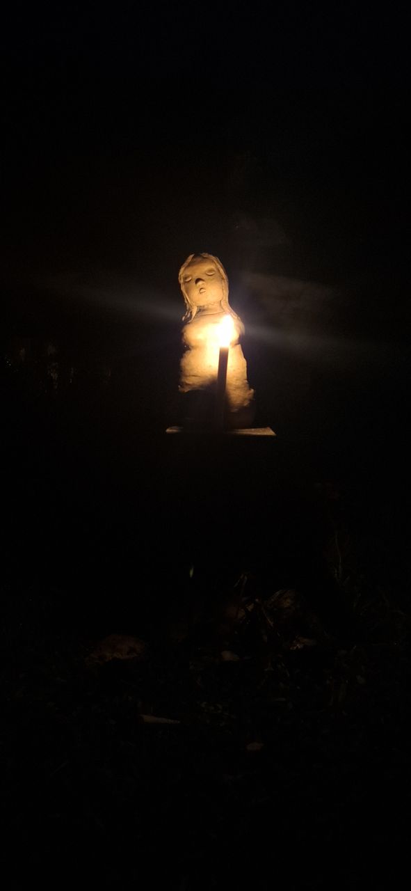 Mãe de amor à luz de vela